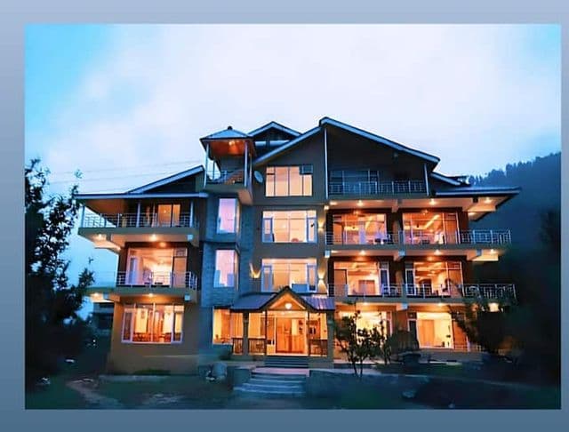 Alpenglow Suite With Mountain View and Balcony — photo 26