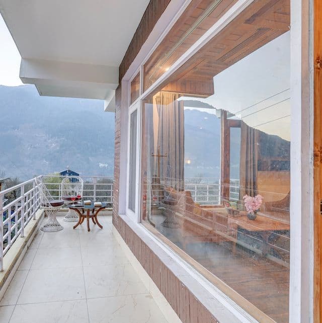 Alpenglow Suite With Mountain View and Balcony — photo 27