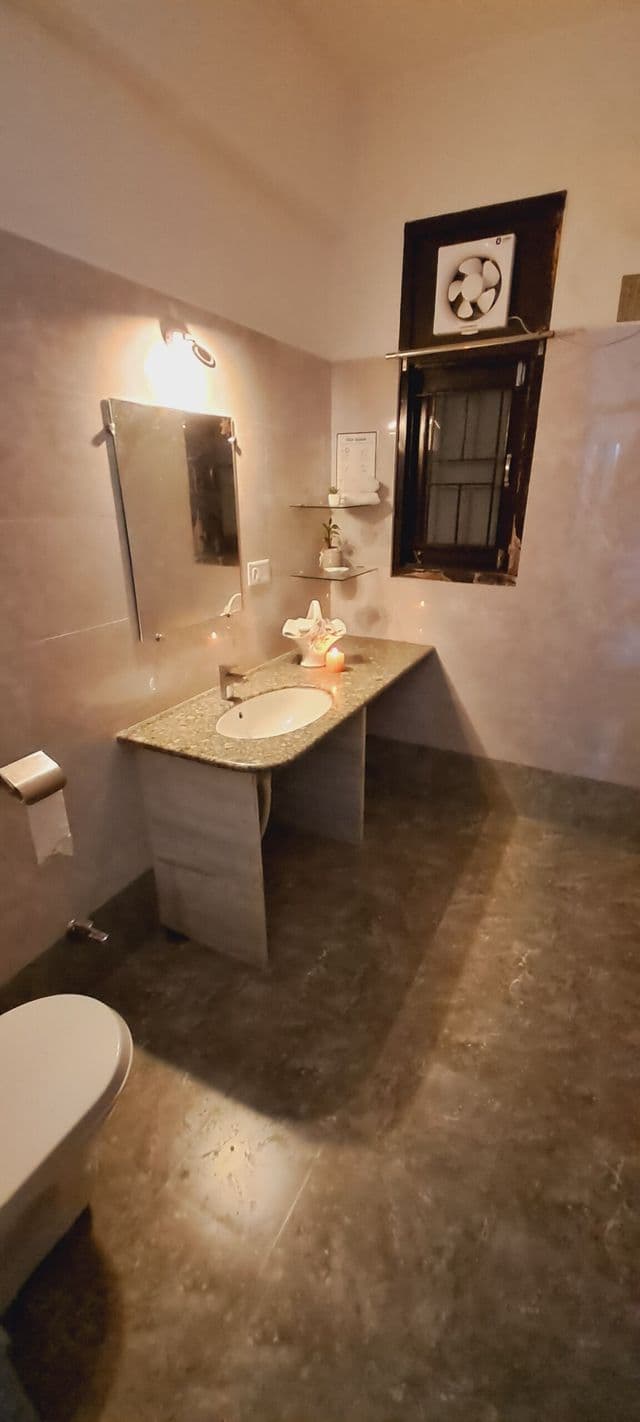 Casa Colonel – 2 Rooms, 2 King + 1 Queen Bed, 1 Washroom — photo 33