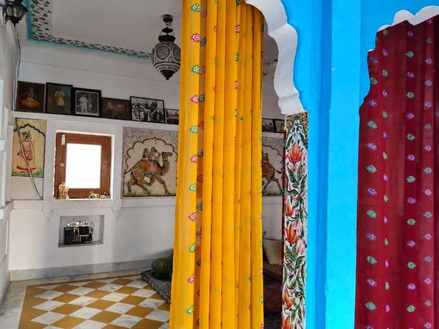 Deluxe Room in Yogi Guest House — photo 6