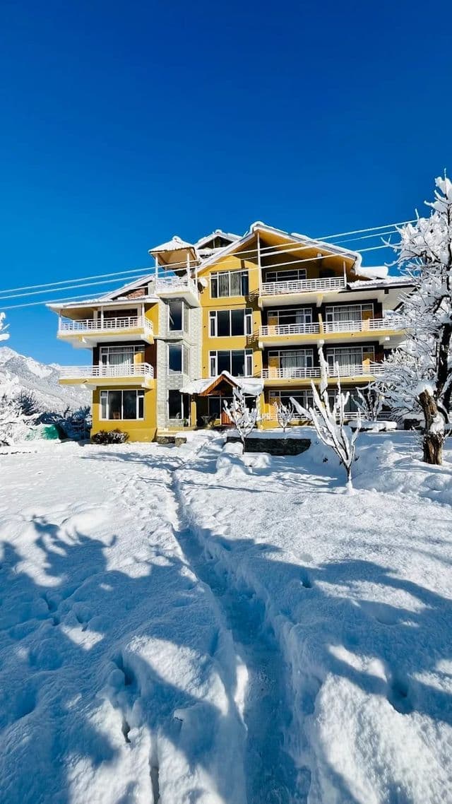 Alpenglow Suite With Mountain View and Balcony — photo 15