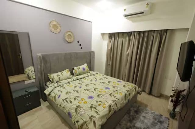 Vrindavriksh. cozy, artsy stay with balcony view — photo 3