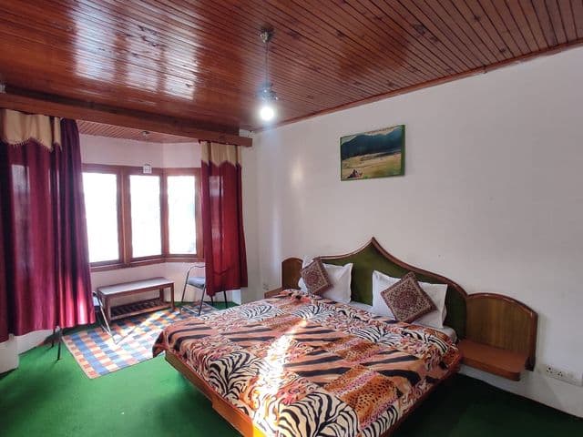 Mountain view Rooms with attached balcony. — photo 11