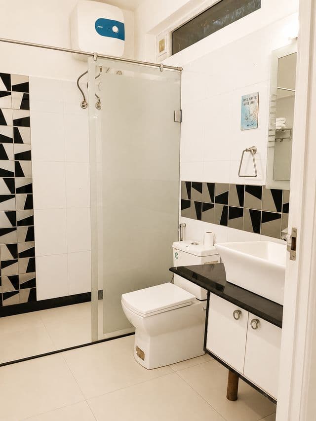 GNM Geranium Deluxe Room with Balcony – Scenic Hill View Stay — photo 10