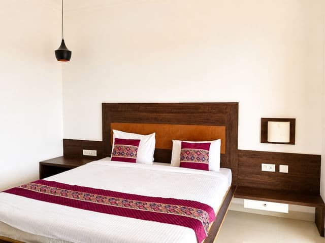 GNM Lotus Deluxe Room with Balcony – Stunning Hill View — photo 6