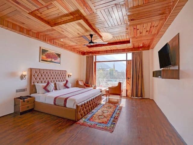 Alpenglow Suite With Mountain View and Balcony — photo 22