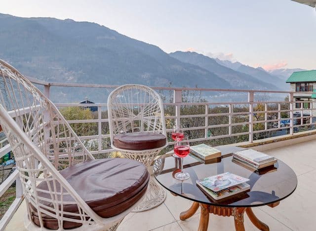 Alpenglow Suite With Mountain View and Balcony — photo 19