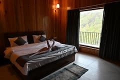 Scenic Wooden, Stone & Mud Retreat Suite — photo 17