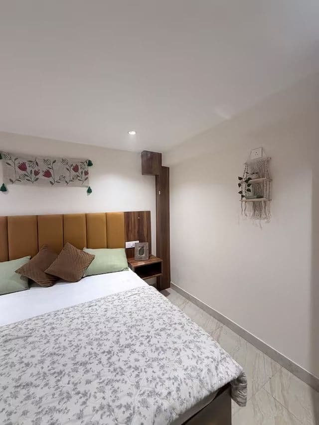 Scarlet Suites By The Pals - Studio with Kitchen — photo 4