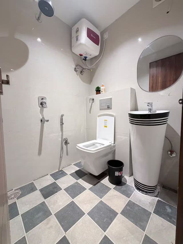 Scarlet Suites By The Pals - Studio with Kitchen — photo 22