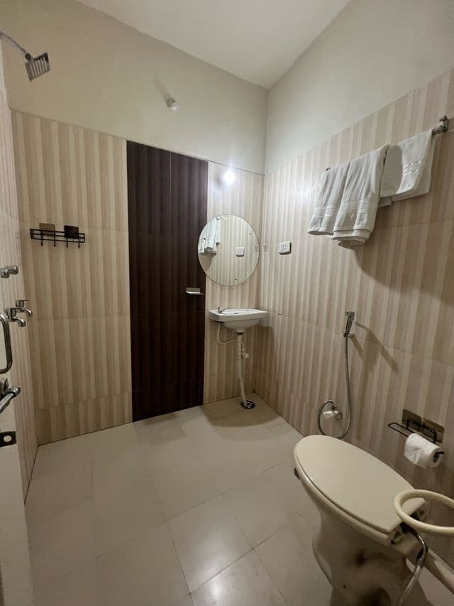 Peaceful luxury stay in a huge house.  — photo 17
