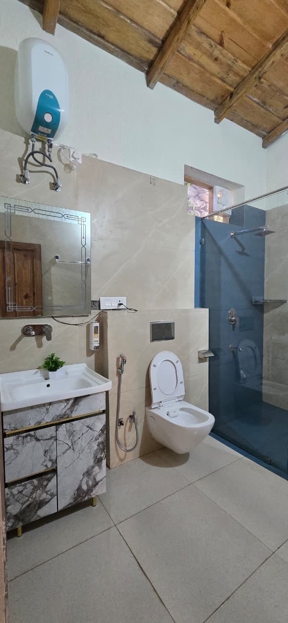 Scenic Wooden, Stone & Mud Retreat Suite — photo 31