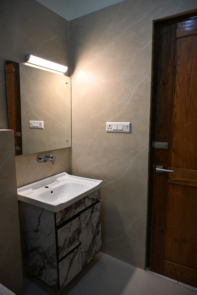 Deluxe Wooden Cottage Rooms — photo 14