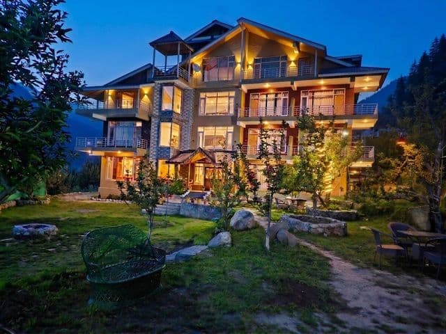 Alpenglow Suite With Mountain View and Balcony — photo 31