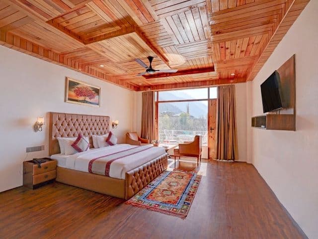 Alpenglow Suite With Mountain View and Balcony — photo 23