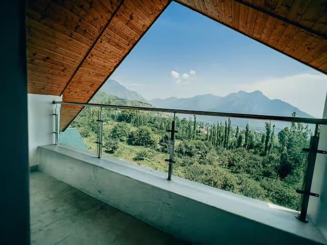 The Greystone Attics (2 Rooms, Fireplaces — photo 5