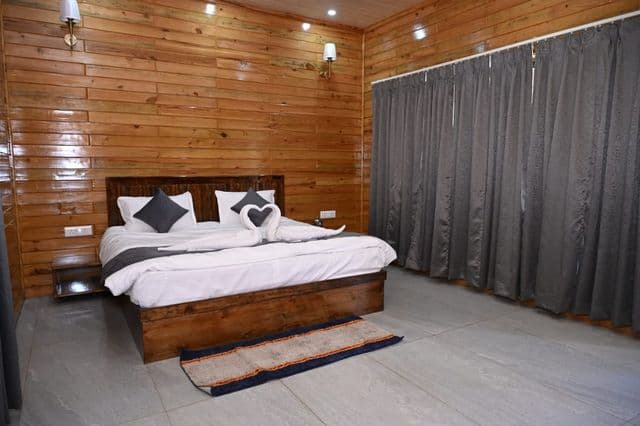 Deluxe Wooden Cottage Rooms — photo 7