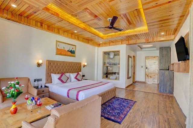 Alpenglow Suite With Mountain View and Balcony — photo 14