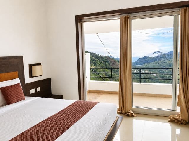 GNM Lotus Deluxe Room with Balcony – Stunning Hill View — photo 1