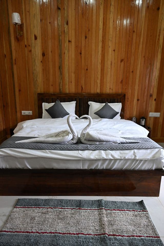 Scenic Wooden, Stone & Mud Retreat Suite — photo 6
