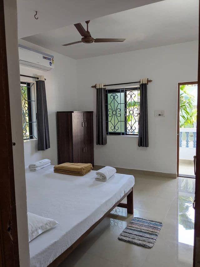 Shivakrupa Guest House Prime Location + Parking  — photo 7