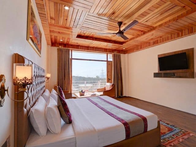 Alpenglow Suite With Mountain View and Balcony — photo 42