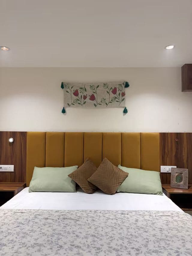 Scarlet Suites By The Pals - Studio with Kitchen — photo 7