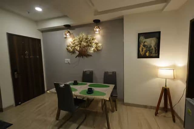 Vrindavriksh. cozy, artsy stay with balcony view — photo 4