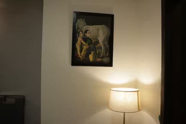 Vrindavriksh. cozy, artsy stay with balcony view — photo 7
