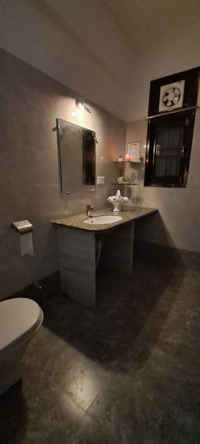 Casa Colonel – 2 Rooms, 2 King + 1 Queen Bed, 1 Washroom — photo 17