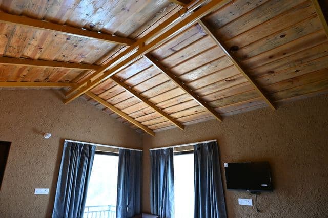Scenic Wooden, Stone & Mud Retreat Suite — photo 44