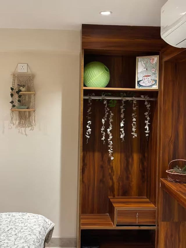 Scarlet Suites By The Pals - Studio with Kitchen — photo 16