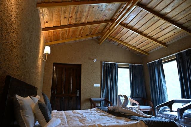 Scenic Wooden, Stone & Mud Retreat Suite — photo 18