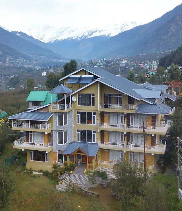 Alpenglow Suite With Mountain View and Balcony — photo 41