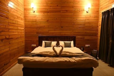 Deluxe Wooden Cottage Rooms — photo 9
