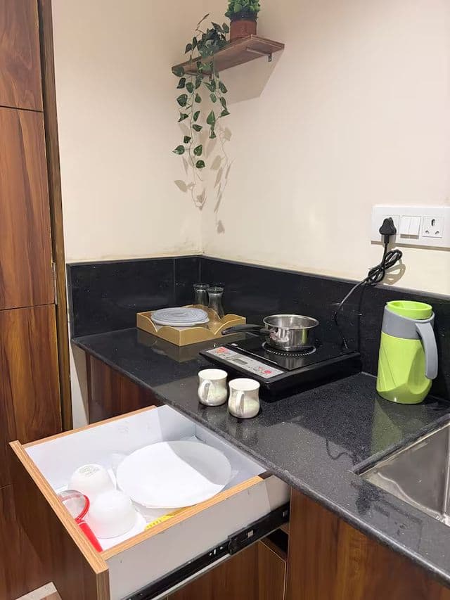 Scarlet Suites By The Pals - Studio with Kitchen — photo 10