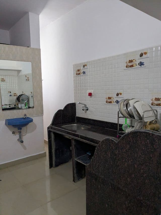 Shivakrupa Guest House Prime Location + Parking  — photo 11