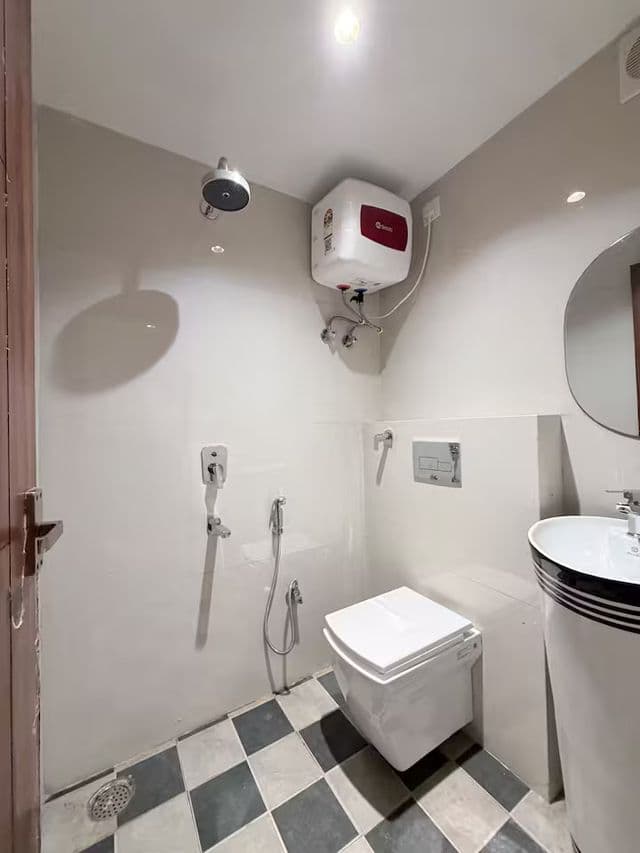 Scarlet Suites By The Pals - Studio with Kitchen — photo 17
