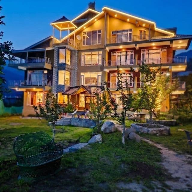 Alpenglow Suite With Mountain View and Balcony — photo 34