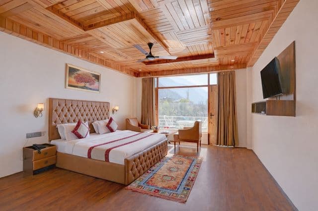Alpenglow Suite With Mountain View and Balcony — photo 13