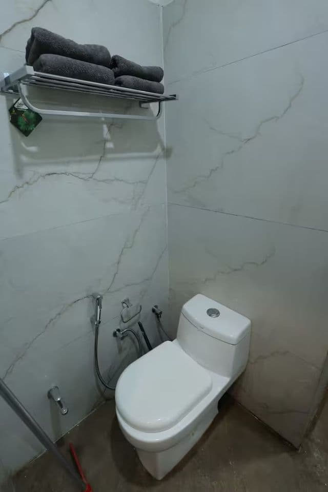 Vrindavriksh. cozy, artsy stay with balcony view — photo 12