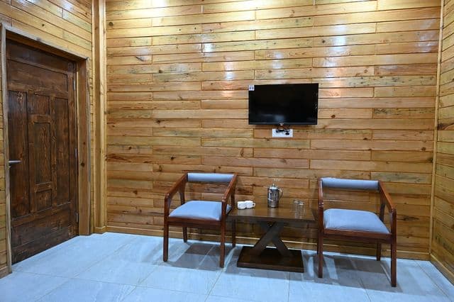 Scenic Wooden, Stone & Mud Retreat Suite — photo 39