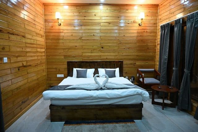 Scenic Wooden, Stone & Mud Retreat Suite — photo 14