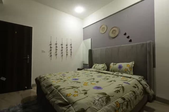 Vrindavriksh. cozy, artsy stay with balcony view — photo 9