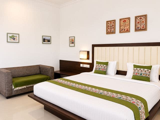 GNM Lilly Villa – 1 BHK with Private Balcony in Coonoor — photo 8
