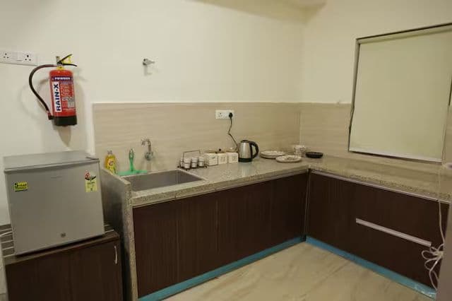Vrindavriksh. cozy, artsy stay with balcony view — photo 8