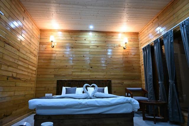Scenic Wooden, Stone & Mud Retreat Suite — photo 19