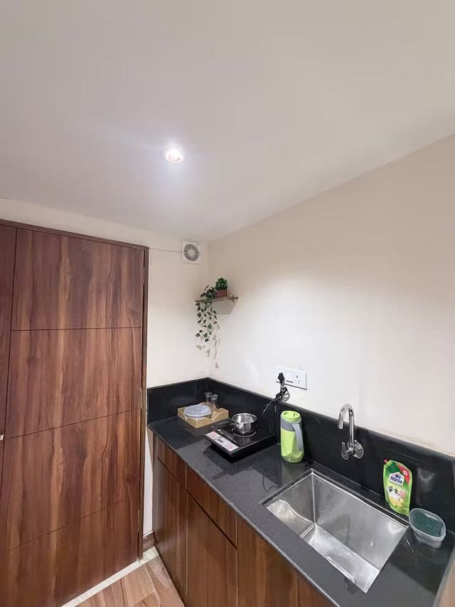 Scarlet Suites By The Pals - Studio with Kitchen — photo 23