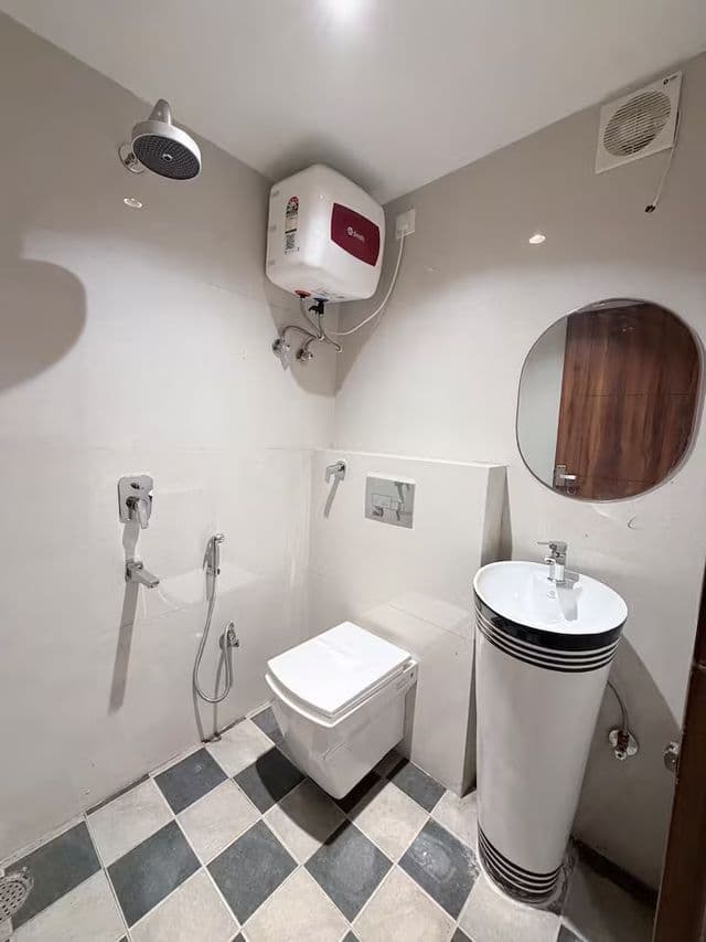 Scarlet Suites By The Pals - Studio with Kitchen — photo 15