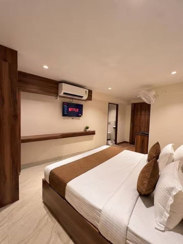 Scarlet Suites By The Pals - Studio with Kitchen — photo 2